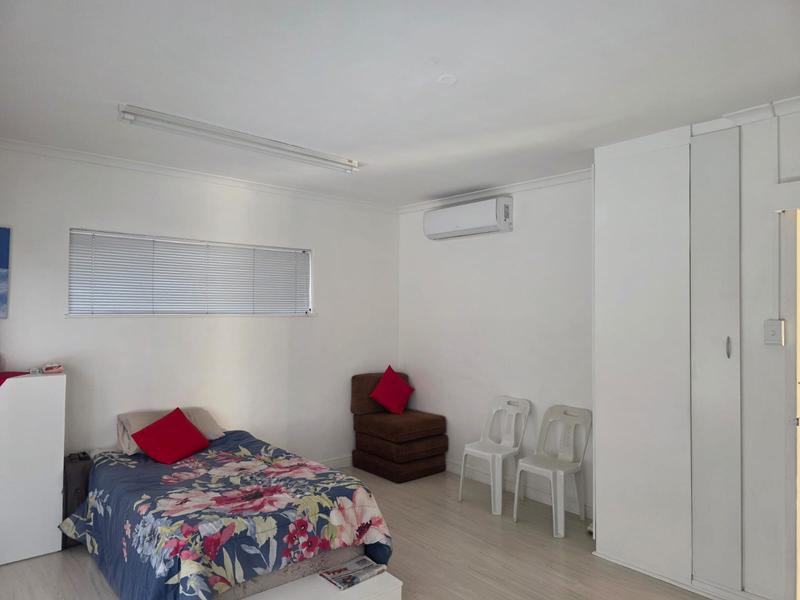 To Let 7 Bedroom Property for Rent in Bonnie Brae Western Cape